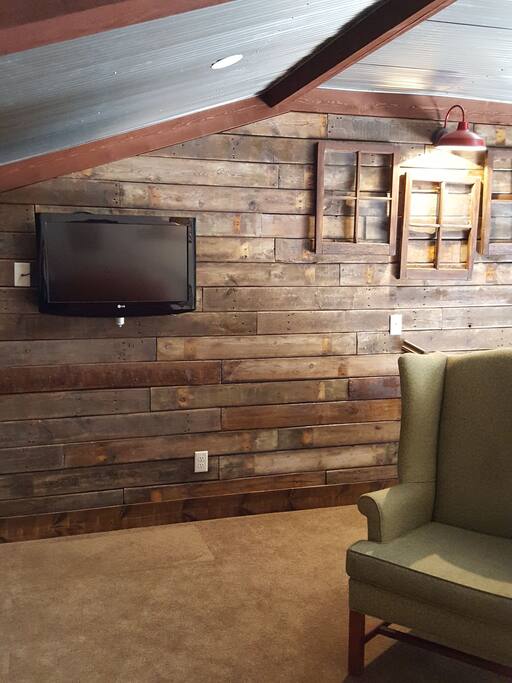The wall located up by the loft. Also 32" screen t.v.