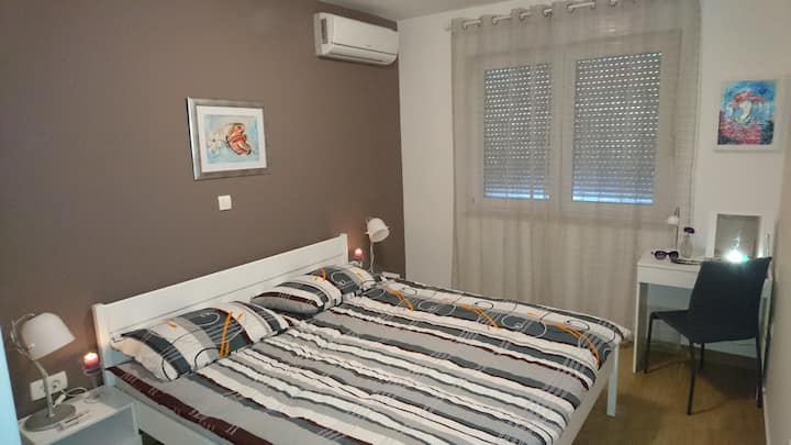 อพาร์ทเมนท์หรู A4 "MIRTA" ****