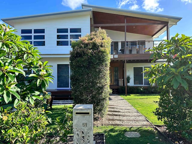 Byron@Belongil Beach House plus Games Room