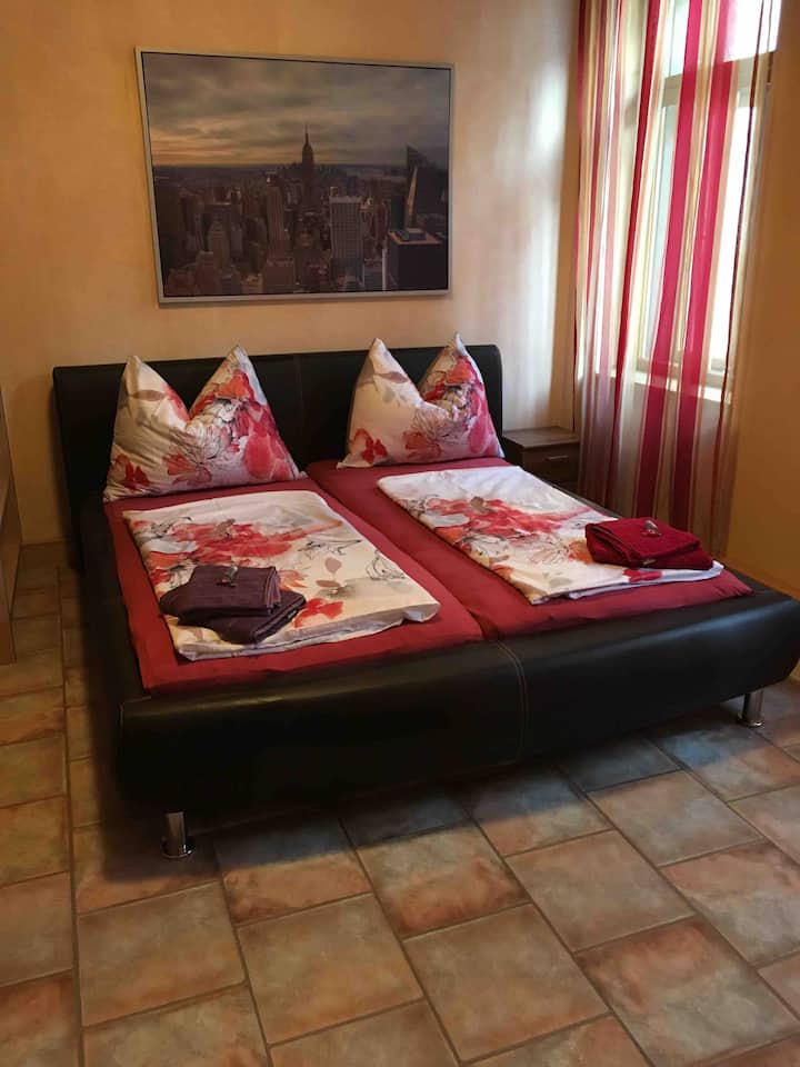 Соба за тројца