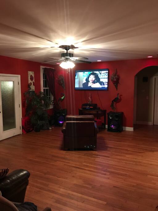 Spacious living room