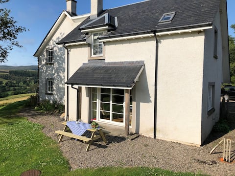 Dunkeld Farmhouse Cottage