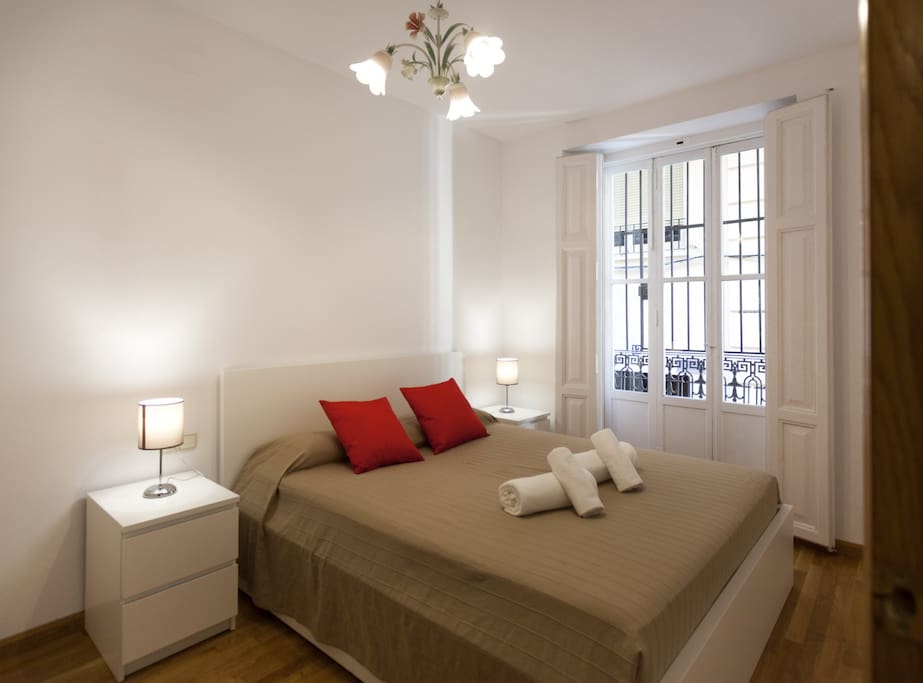 Master bedroom with 1 double bed (160x200 cm)