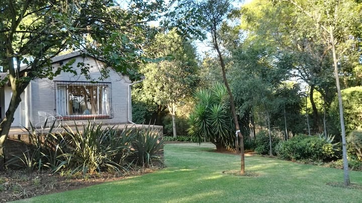 Bryanston Cottage, Stunning Garden, Great View