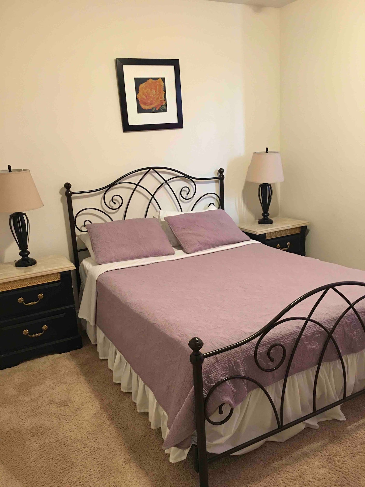 Spálňa na poschodí 1( menšia manželská posteľ)