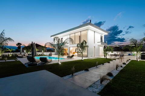 Sunshine Villa