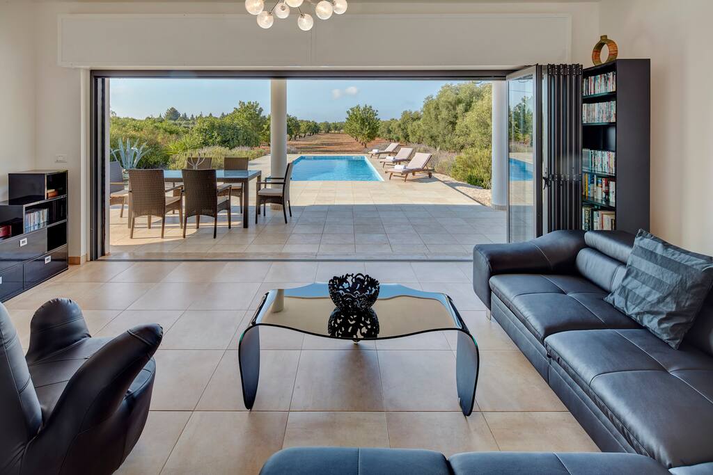 the open plan lounge