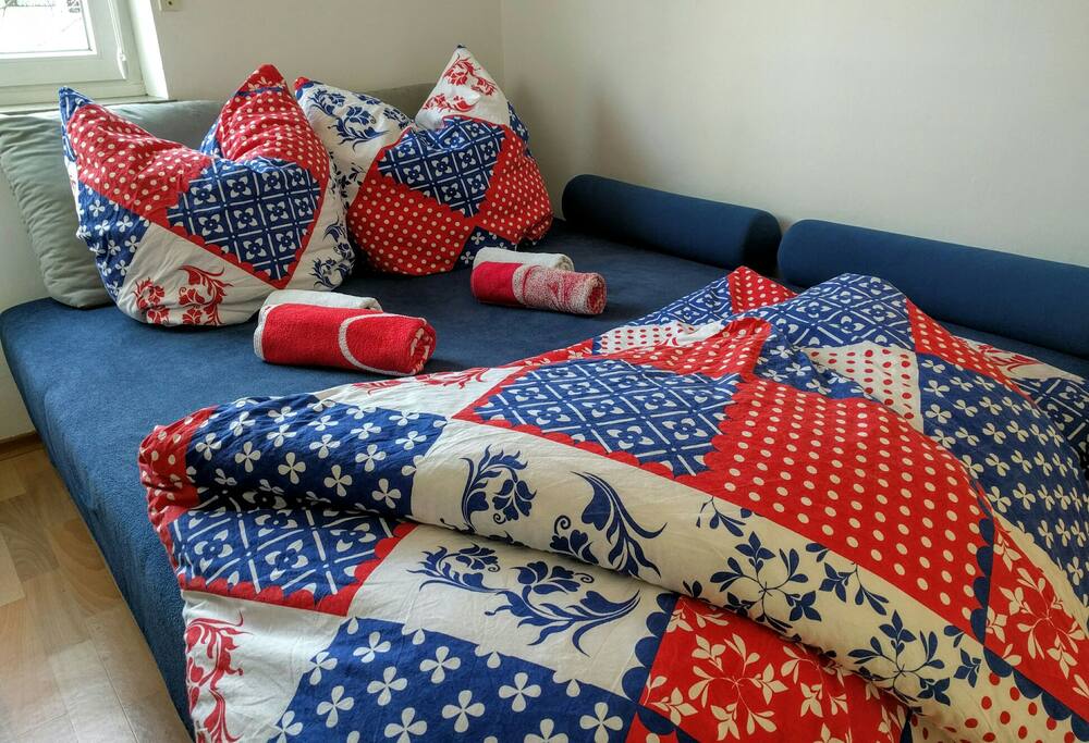 The 155x200 cm bed