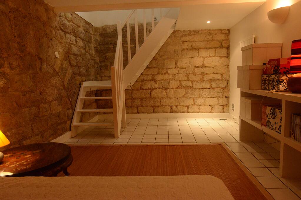 BEDROOM / CHAMBRE