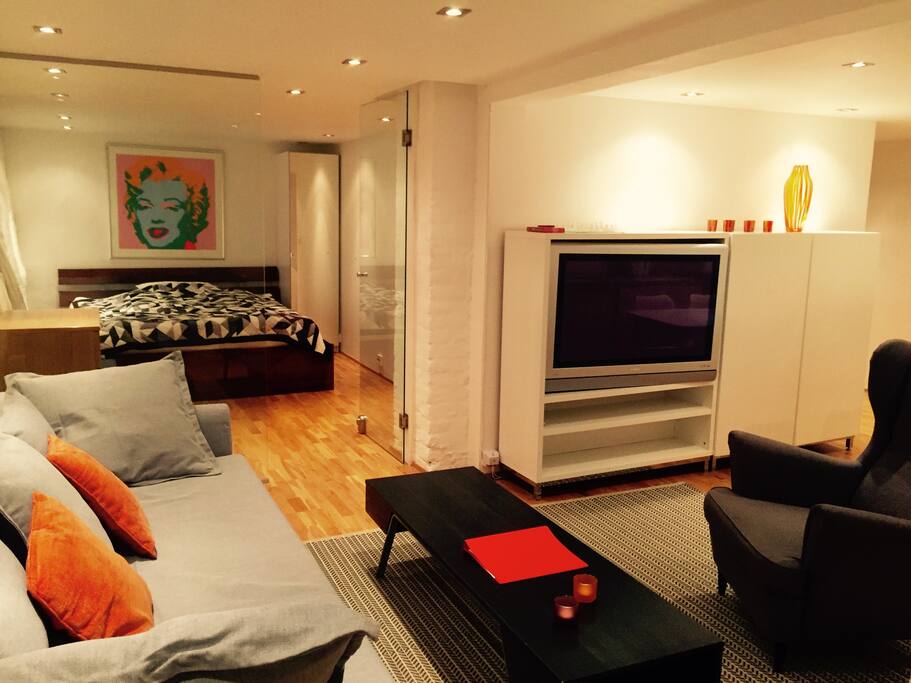 Sitting area with TV.
