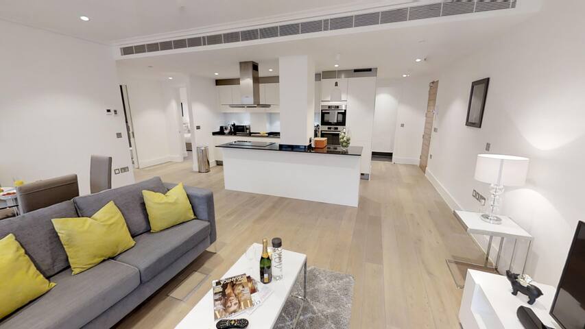 Modern and Bright 2 Bed & 2 Bath in Covent Garden gallery image 4