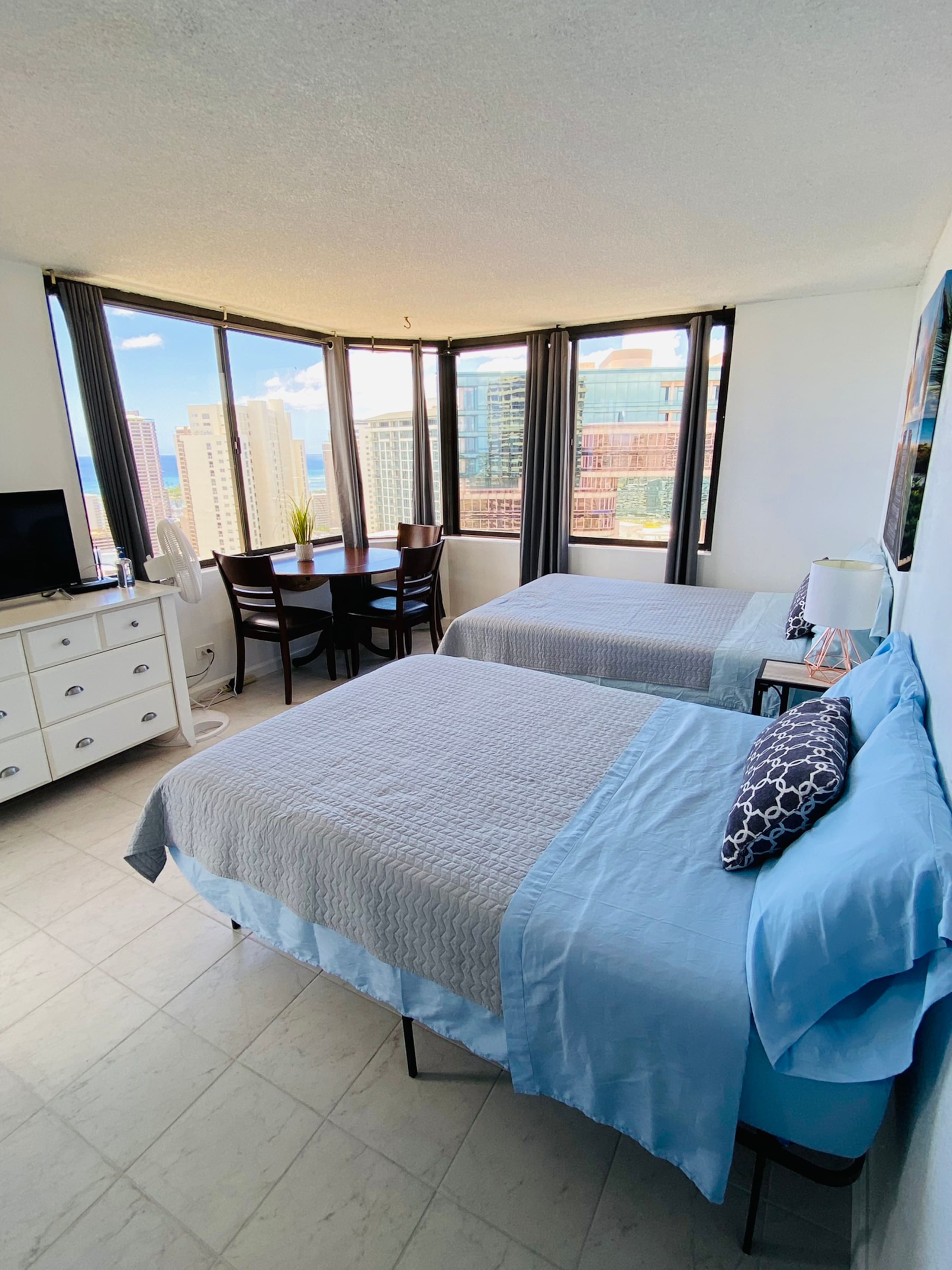 Condo in Honolulu · ★4.58 · 2 bedrooms · 3 beds · 2 baths - Image 2