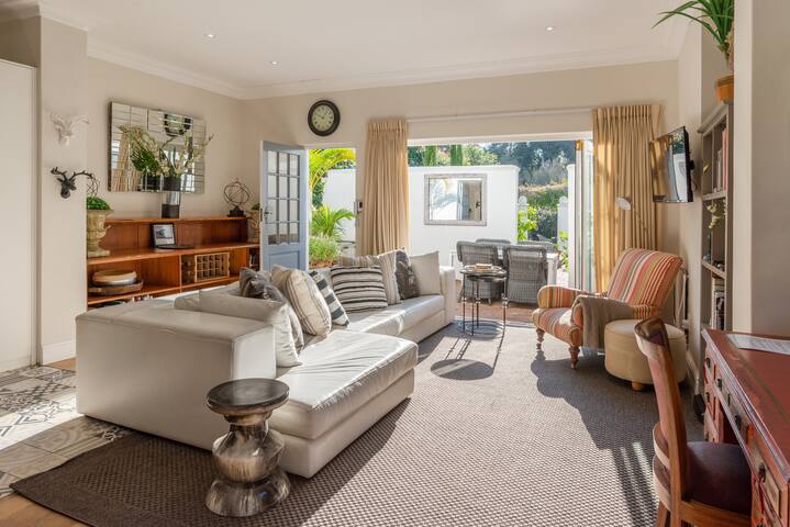 White Cottage, Bishopscourt gallery image 3