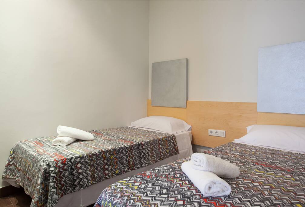 2 single beds, bedroom