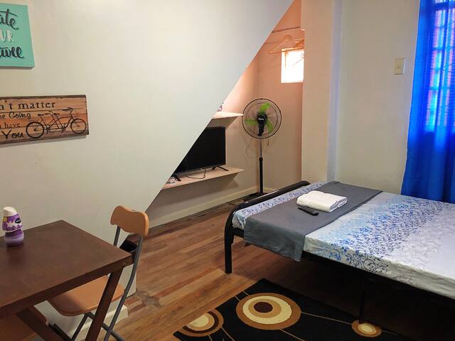 Bed and Breakfast Transient room near Burnham Rm 1