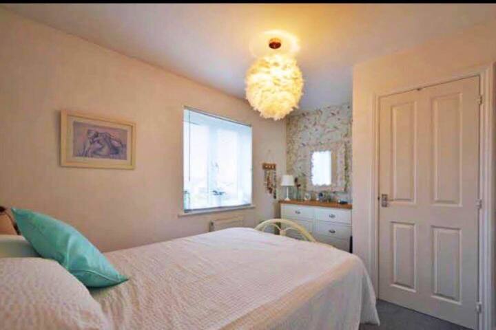 يتم توفير بياضات غرفة النوم 1 (سرير مزدوج).