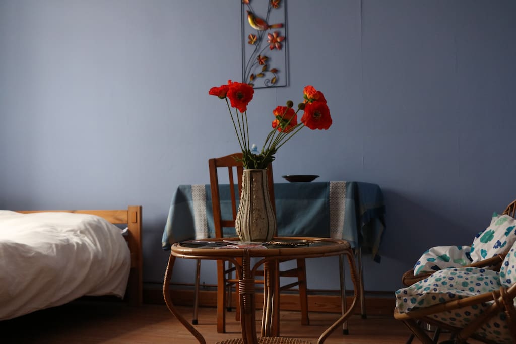 Another picture of the blue room.