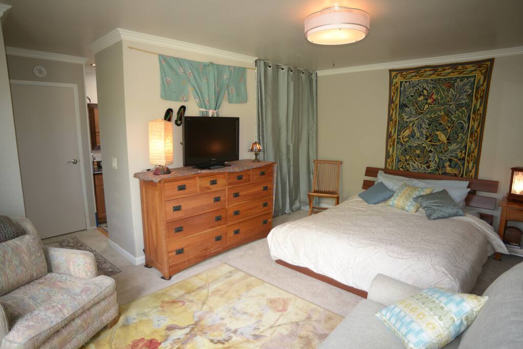 Queen bed, with queen sofa sleeper. Sleeps 3-4