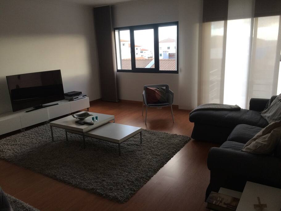Sala de jantar comum com sala de estar