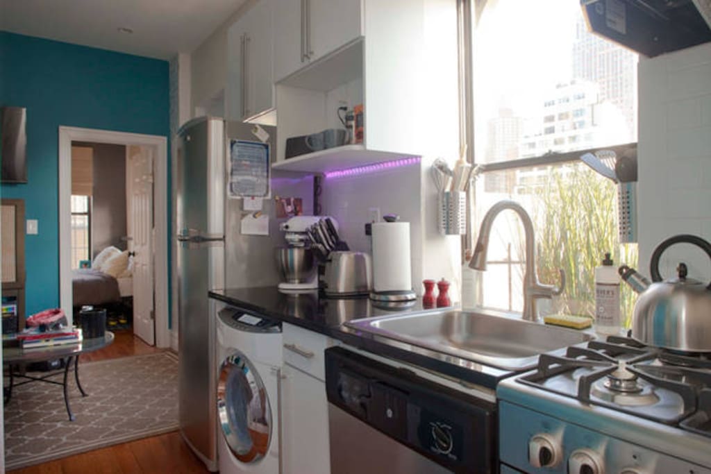 Kitchen and living room+washer/dryer and dishwasher
