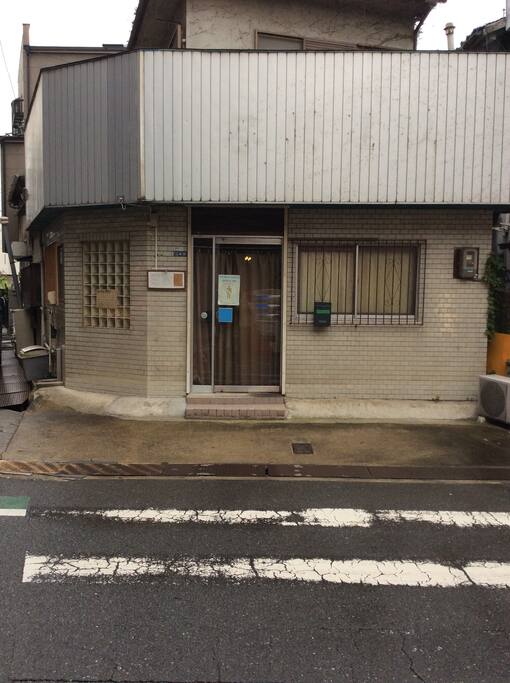 Main Entrance
(Use the A Room Gest)