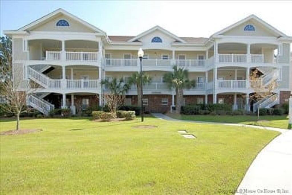 Building,Hotel,Villa,Downtown,Neighborhood