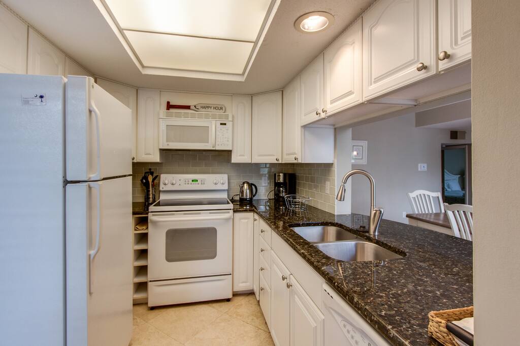 Kitchen with everything you need to prepare meals.