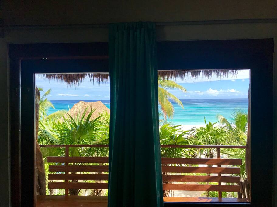 Disfruta en cada habitación la vista al mar.