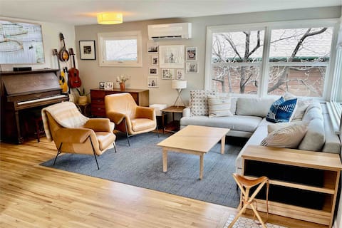 Popular Airbnb listing: Modern and Light with Treehouse views in Central Boulder University Hill