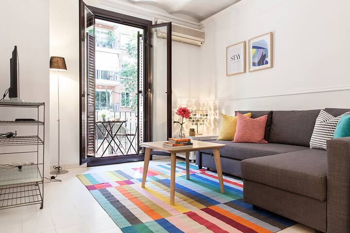 MODERN ART APT SAGRADA FAMILIA WiFi/AC/SMARTTV/6PP