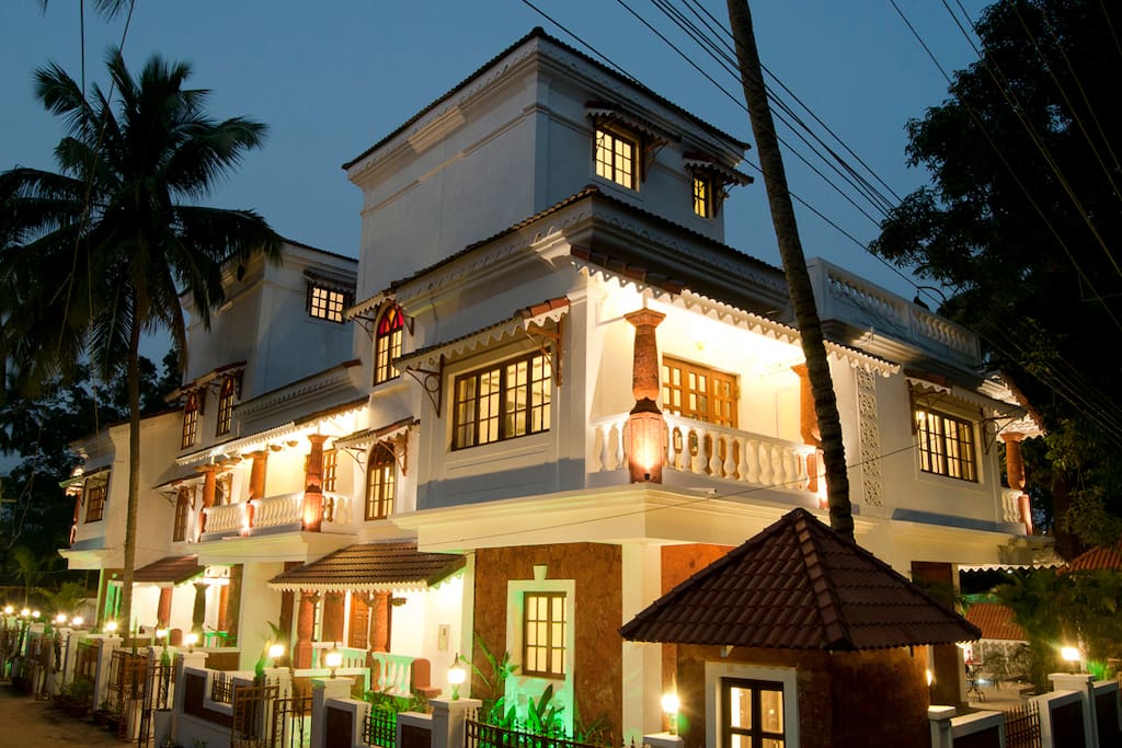 16BR Villa, Night Outview