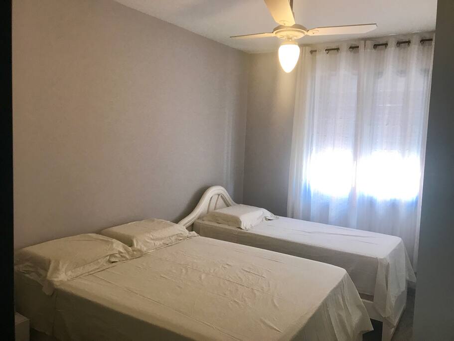 Suíte 2, cama de casal é uma de solteiro