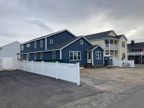 Seabrook Beach 7+BR 4 Baths, covered porch