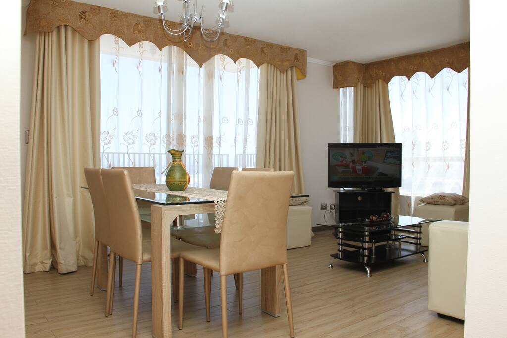 Linving comedor con vista al mar