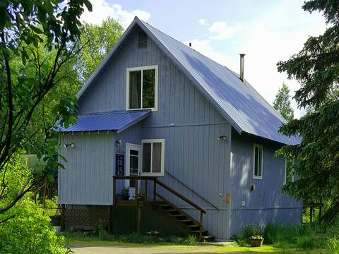 Trapper Creek Chalet ~ Nestled in the Woods