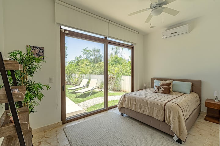 En la planta baja, cuarta habitación, vista a la piscina.