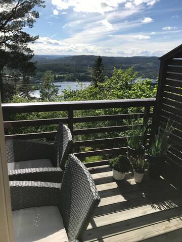 Close to city, nature, Holmenkollen and the metro! gallery image 4