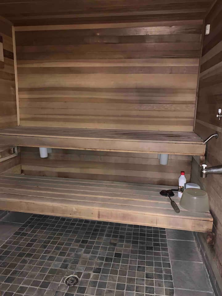 , spa, pool, hot tub, sauna ,workout room,suite in Williamston