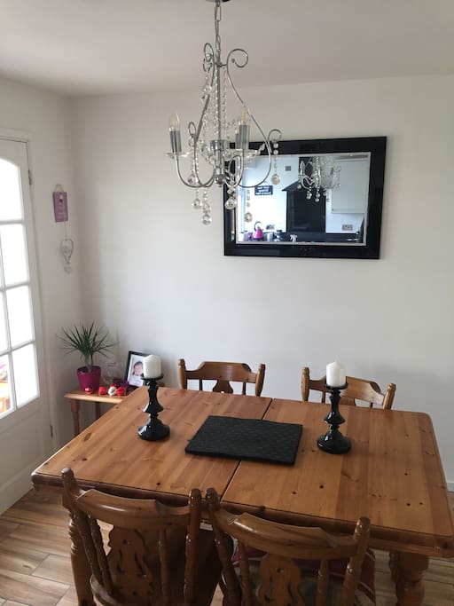 Dining/breakfast area