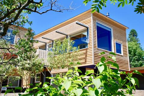 The Aurora- Award Winning- Sauna available