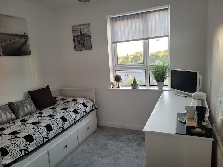 Cosy Room, Designed To Make Your Stay Comfortable. - Manchester