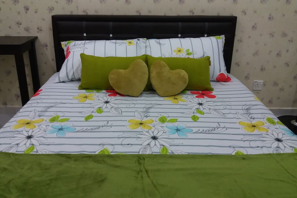 Bilik 1: Katil Queen + Air Cond + Bilik Air