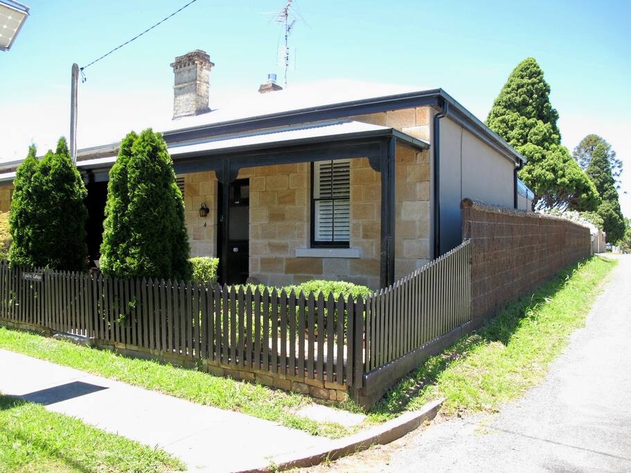 Front view of Appletree cottage.