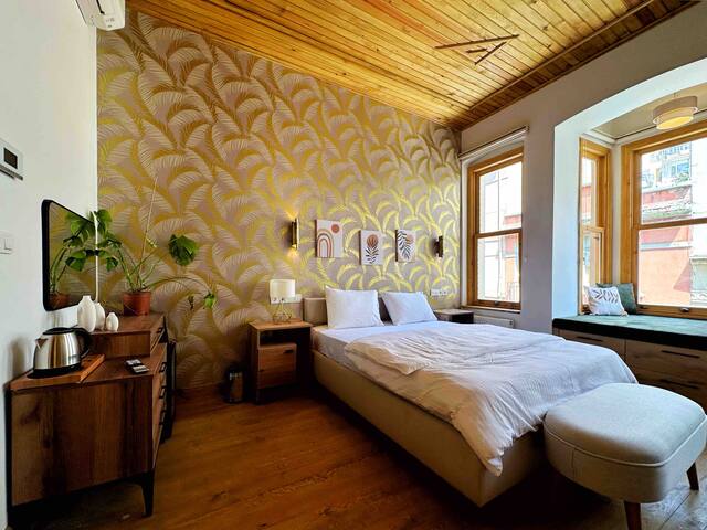 REFurbished Triplex in Taksim gallery image 3