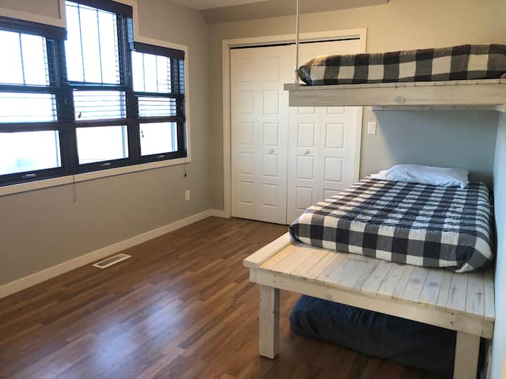 Dormitorio con 3 camas individuales 
