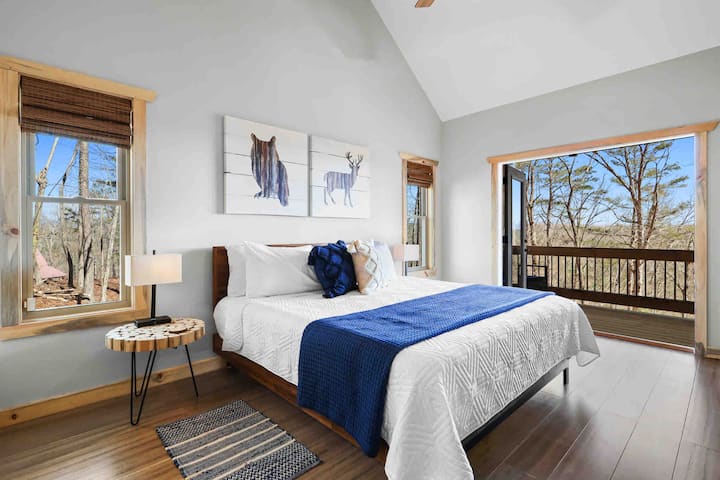 Master Bedroom with En Suite Bath