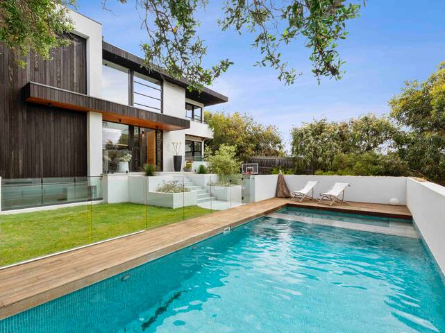 Beach Dreams- Beach, Spa, Pool, Gym + Cinema