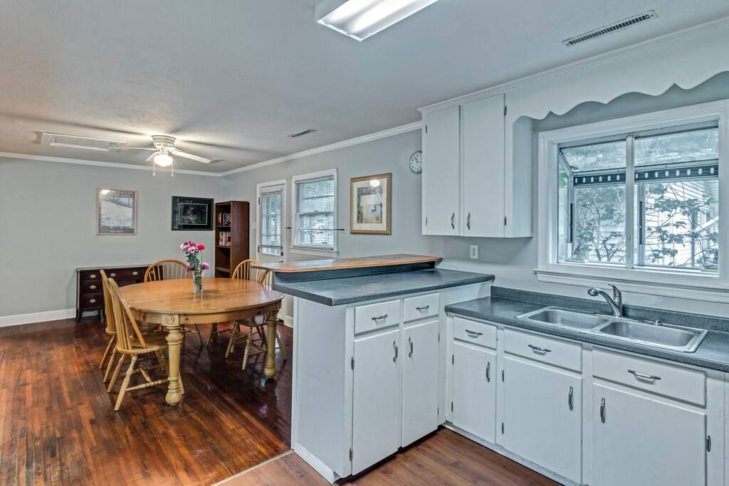 great open are space for kitchen and living room
