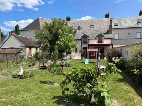 Family home in Bracieux city center with garden