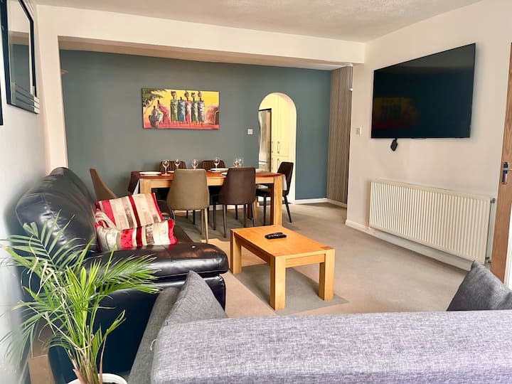 Chessington Blue With Parking - Epsom